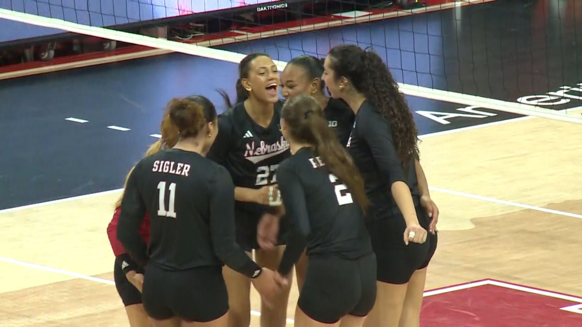 No. 1 Nebraska Volleyball Sweeps No. 7 Wisconsin in Lincoln