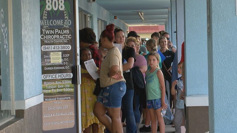 Hundreds line up to have Florida chiropractor sign mask opt-out