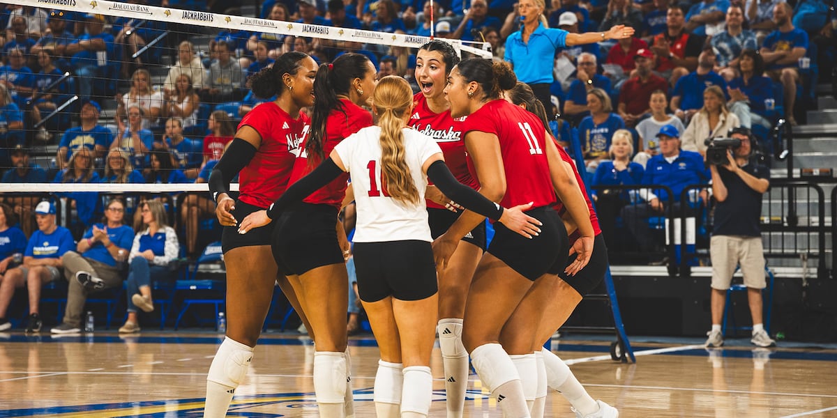 No. 1 Nebraska volleyball earns road sweep at South Dakota State