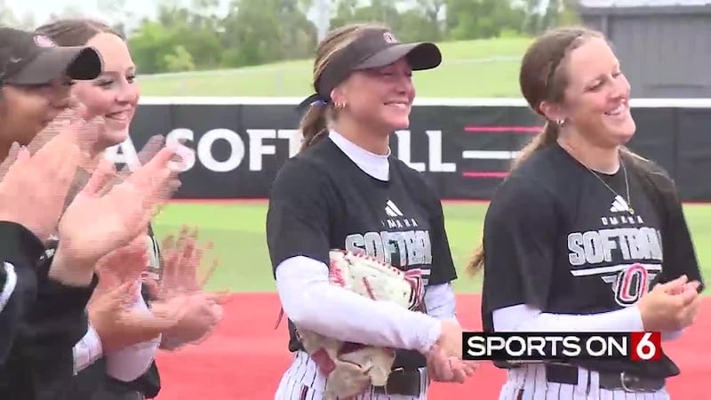The senior is the first outfielder to ever win the award.